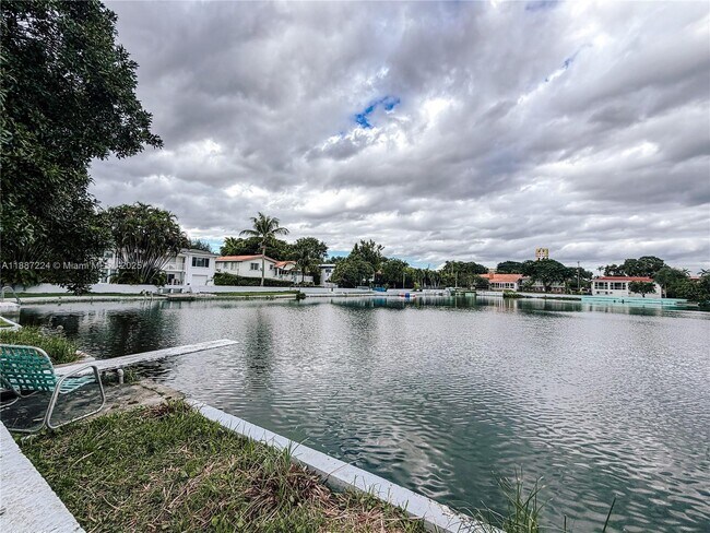 Building Photo - 425 NE 103rd St