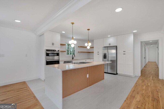 Building Photo - 3819 Dora Dr SE