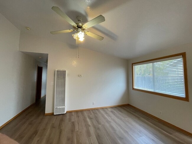 Building Photo - 1399 Chickadee Ct