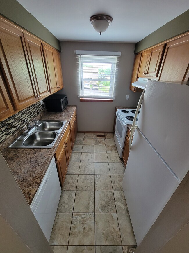 Building Photo - 175 Cranbrooke Dr