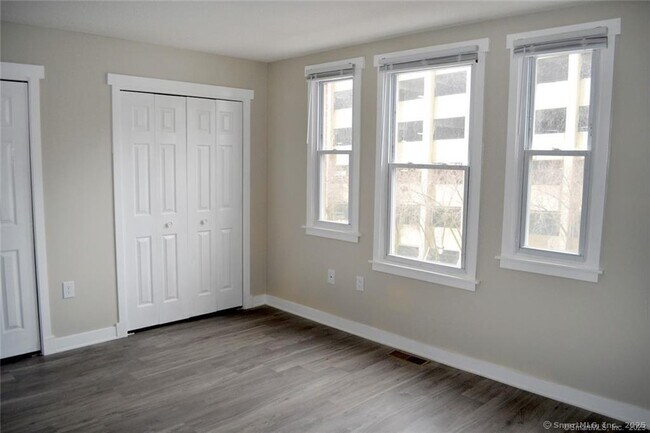 Building Photo - 140 Maple Ave