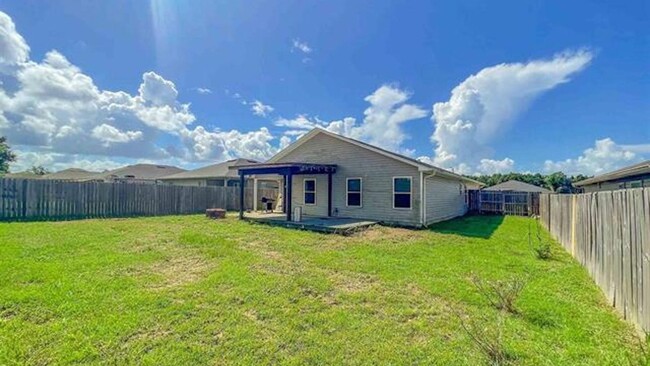 Building Photo - 5544 Peach Dr
