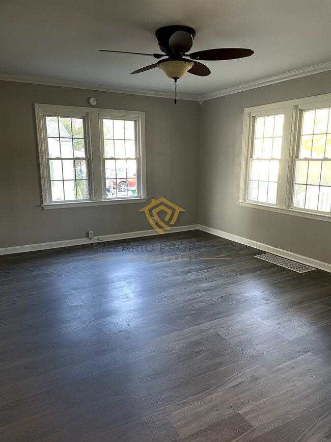 Building Photo - AVAILABLE NOW! Updated, Anderson 2 Bedroom...