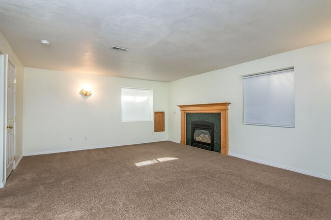 Building Photo - 5 Bedroom Home in Herriman; 2700 sq ft; $2...