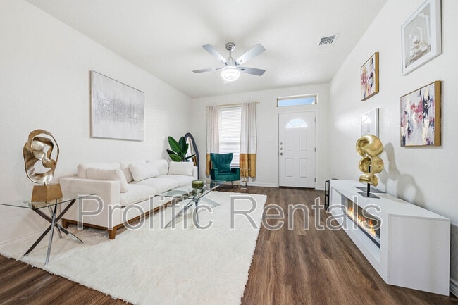 Building Photo - 5221 Rose Gdn Lp