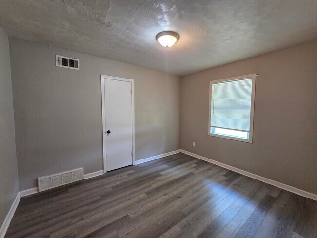 Building Photo - 3021 Ashwood St