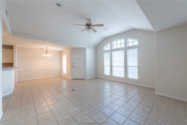 Building Photo - 1004 Crepe Myrtle Ct