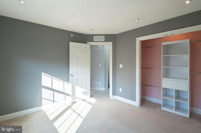 Building Photo - 27127 Hickory Ln