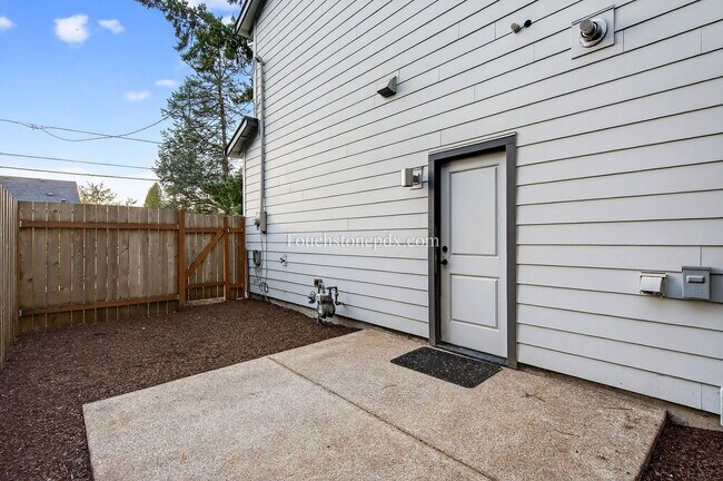 Building Photo - 13838 SE Knight St