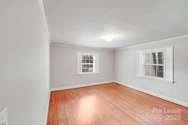 Building Photo - 2417 Laburnum Ave