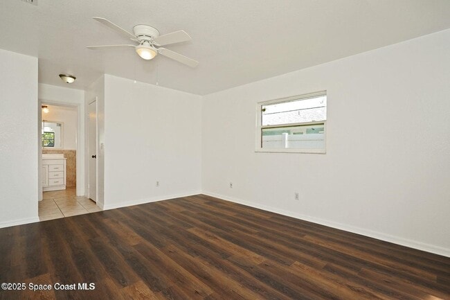 Building Photo - 765 Palm Dr