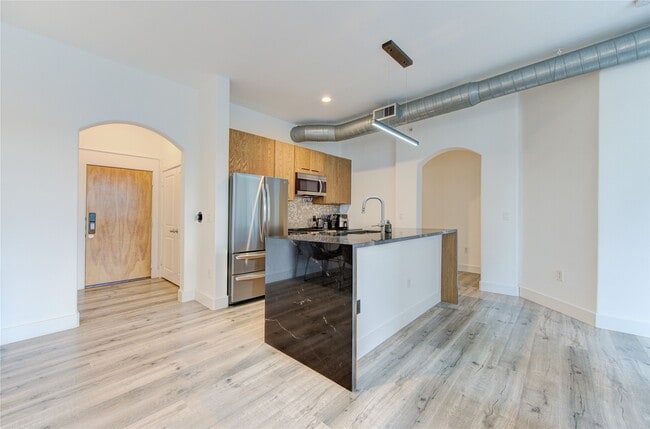 Building Photo - 1901 Post Oak Blvd