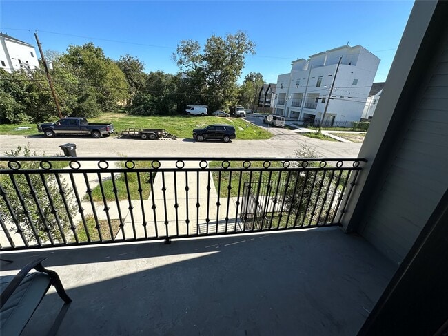 Building Photo - 2714 Nagle St