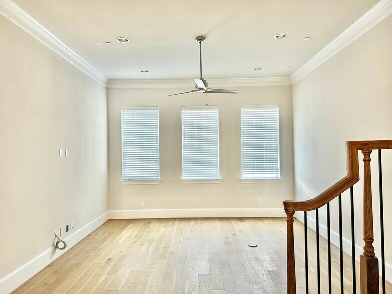 Living Room - 809 Bringhurst St