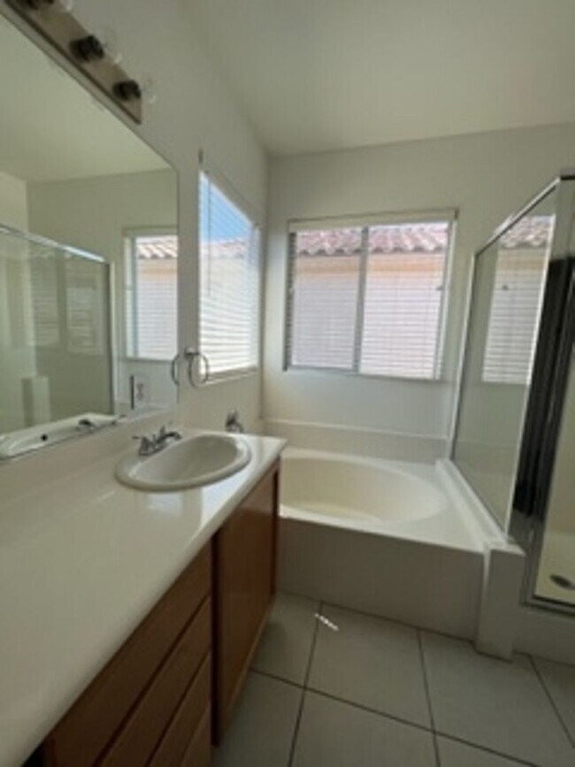 Building Photo - SOUTHERN HIGHLANDS BEAUTY!