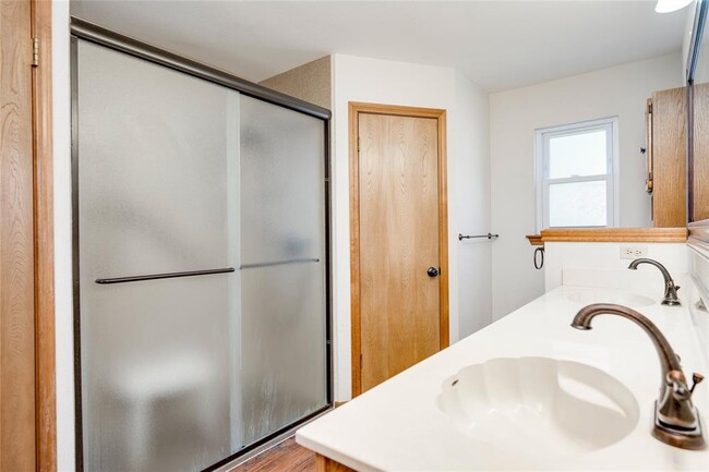 Building Photo - 109 Vinca Dr