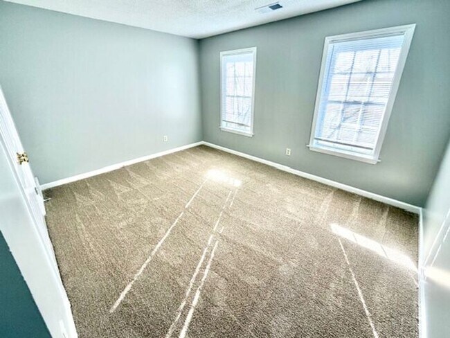 Building Photo - Available Now 5 Bedroom 2 Bath Home In Memphis