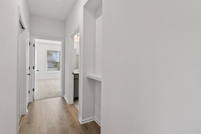 Building Photo - 368 Woods Ln