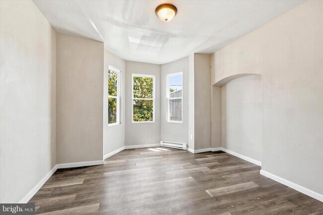 Building Photo - 3114 Custer St