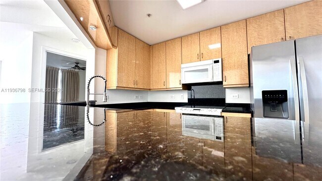 Building Photo - 801 Brickell Key Blvd