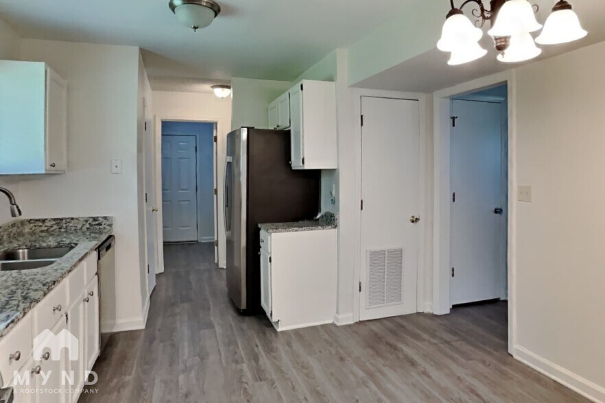 Building Photo - 5561 Northcut Dr