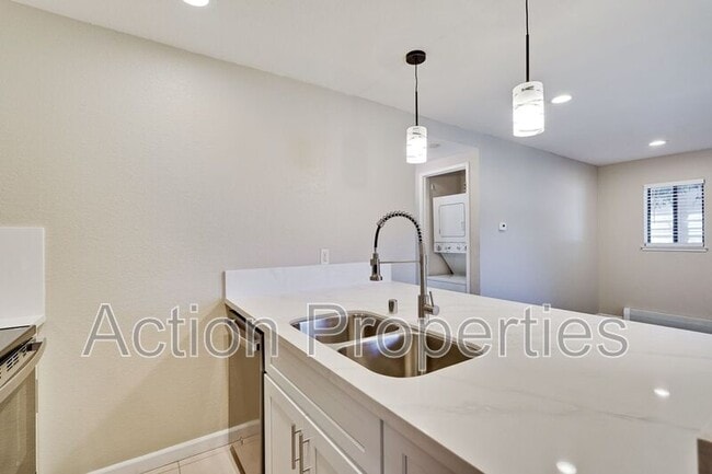 Building Photo - 297 Stonegate Cir