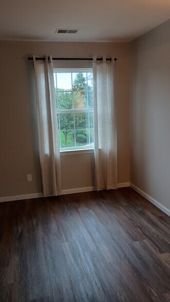 Building Photo - 2256 Monarch Dr