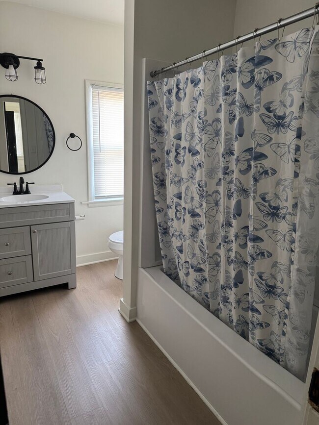 Building Photo - 2 Bedroom, 1 Bath Single Family Home - Sou...