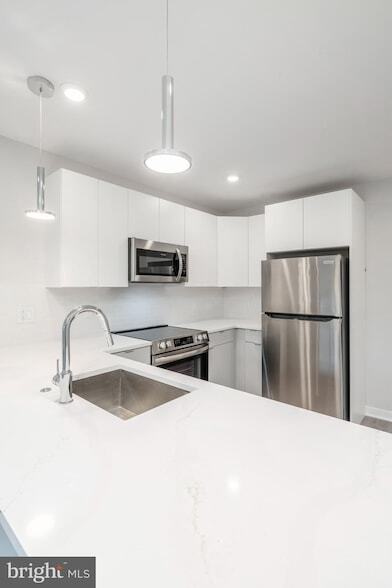 Building Photo - 3449 Scotts Ln