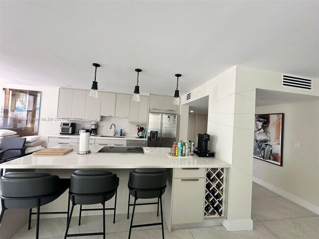 Building Photo - 2751 S Ocean Dr