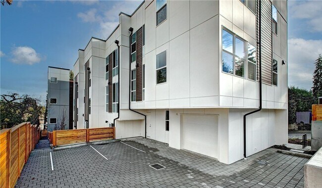 Building Photo - 3803 23rd Ave W