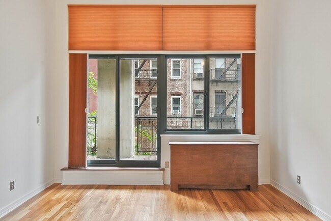 Building Photo - 205 10th St