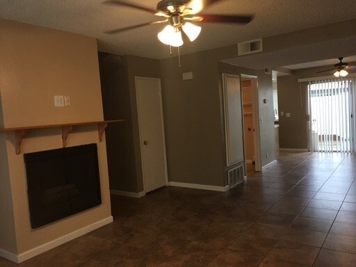Building Photo - Great Floor Plan! 2 Bedroom 2 Bathroom Townhome FOR RENT!