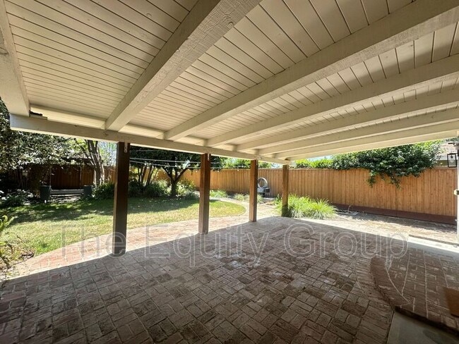 Building Photo - 1531 W Laurel Ave