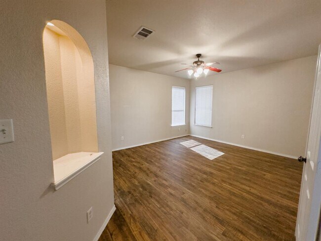 Building Photo - 320 Peanut Dr