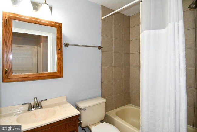 Building Photo - 2062 Farragut Dr