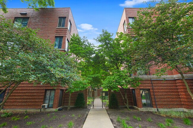 Building Photo - 1208 W Chase Ave