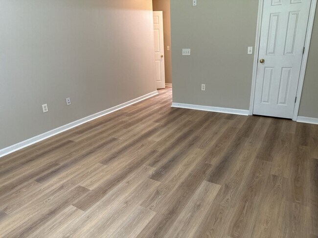 Building Photo - 247 Laurel Hill Cir
