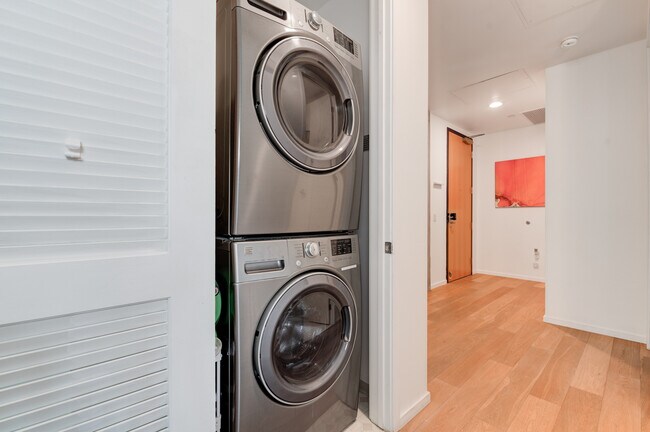 In Unit Washer / Dryer - 1025 Island Ave