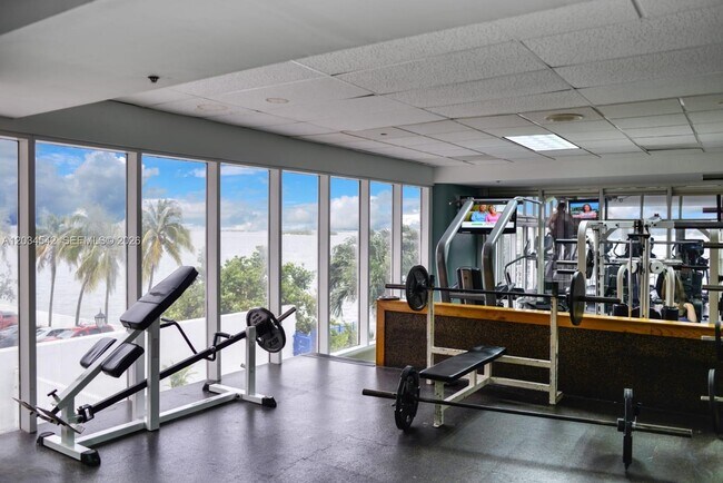 Building Photo - 1717 N Bayshore Dr