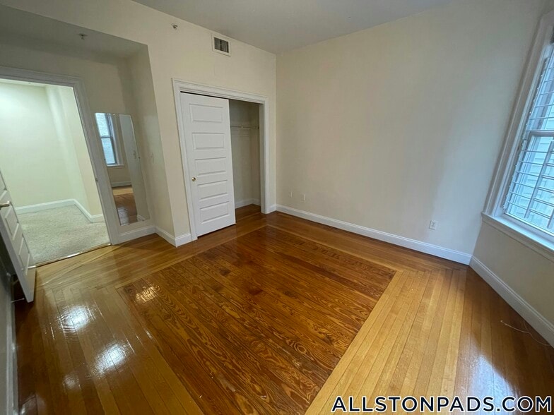 Building Photo - 53 Ashford St