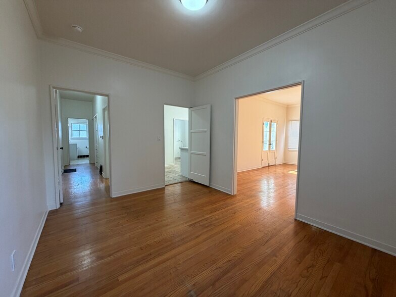 Building Photo - 1156 E Orange Grove Blvd