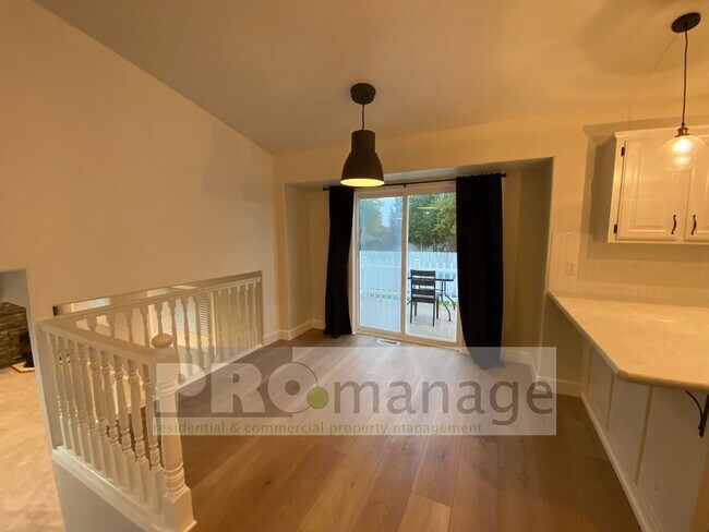 Building Photo - 1743 Deer Valley Dr