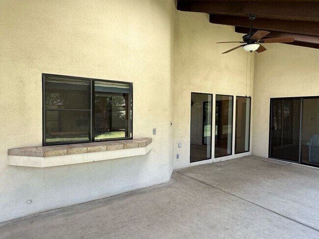 Building Photo - 475 E Mercedes Ave