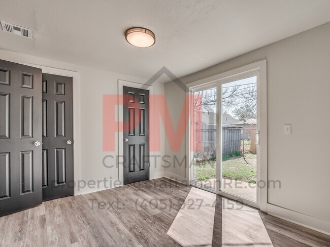 Building Photo - 1620 Linden St