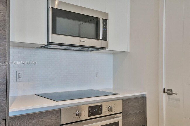 Building Photo - 301 Altara Ave