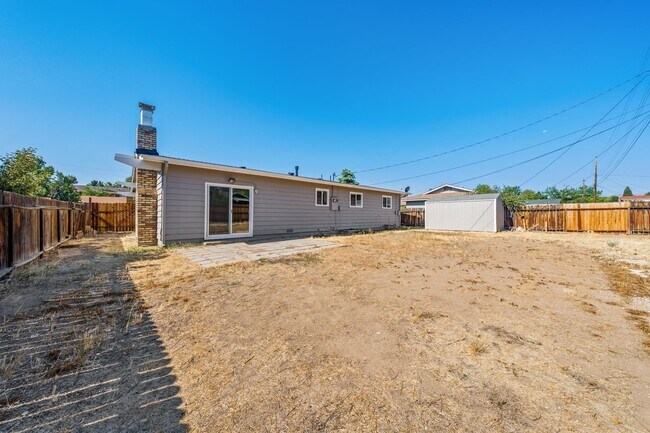 Building Photo - 2565 Pequop St