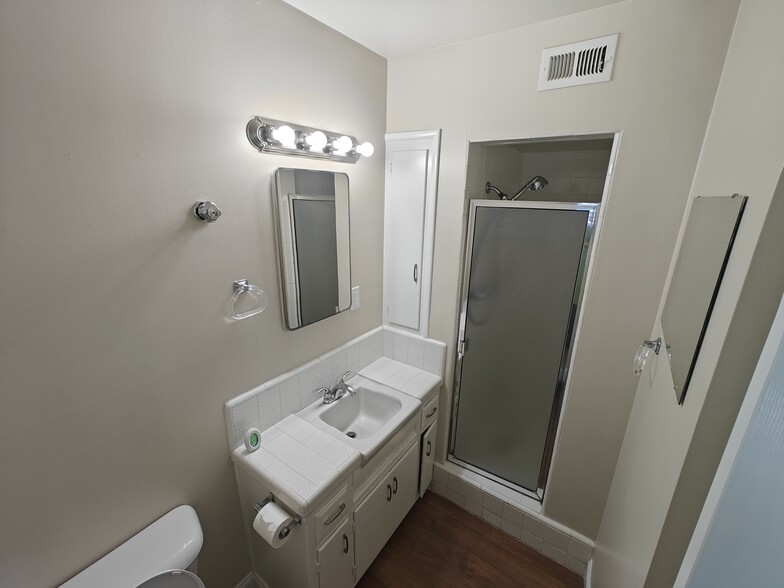 Building Photo - 909 Dwina Ave