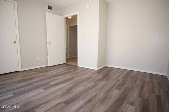 Building Photo - 11021 Sunshine Ct