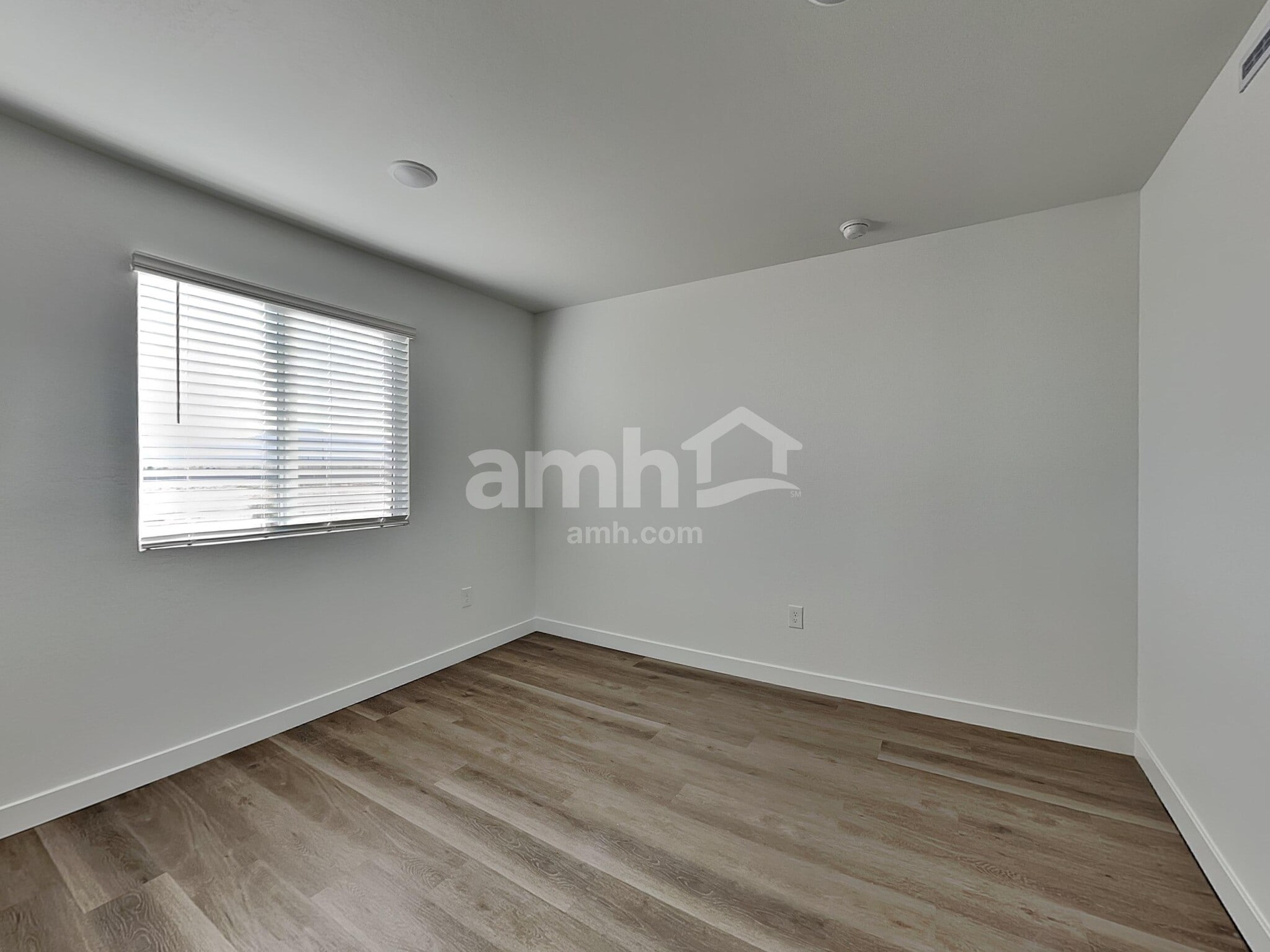 Building Photo - 9715 W Parkway Dr